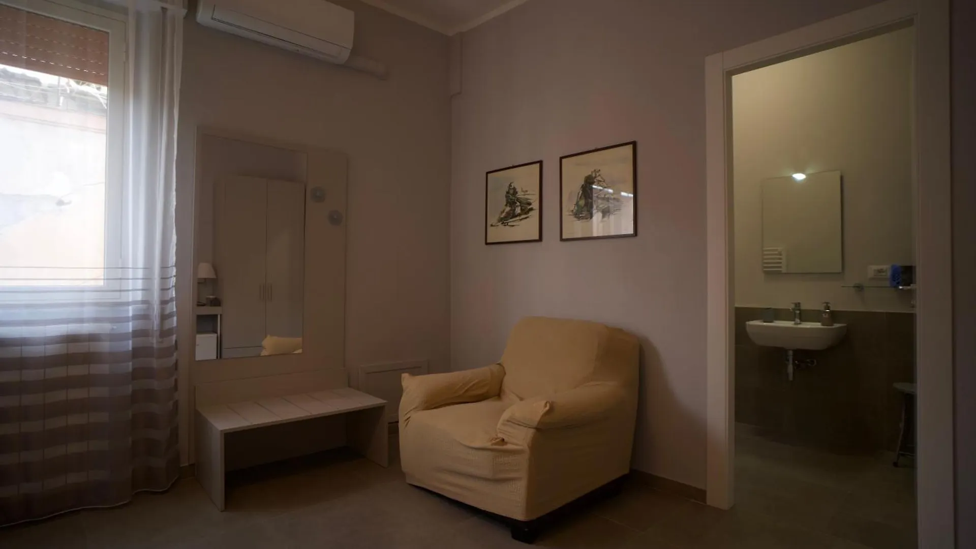 Donna Franca Rooms&Suite Palermo 0*,